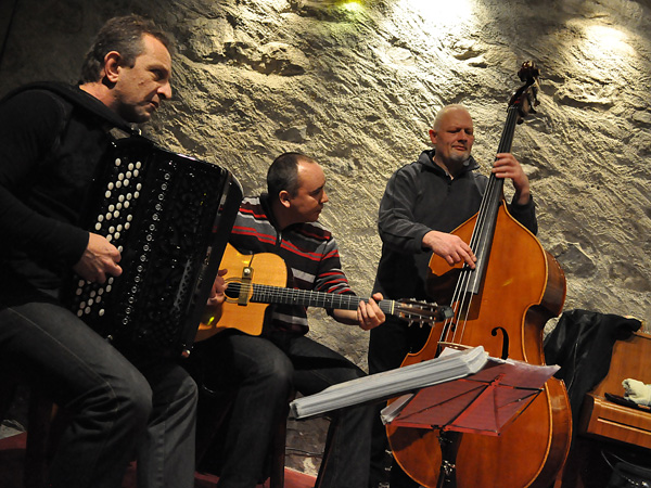 Les Manouches Tsé-Tsé rendent hommage à Django Reinhardt, Caveau du Coeur d'Or, Chexbres, samedi 22 janvier 2011.