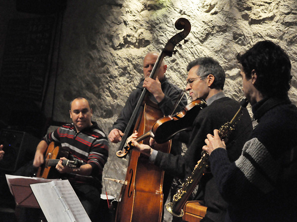 Les Manouches Tsé-Tsé rendent hommage à Django Reinhardt, Caveau du Coeur d'Or, Chexbres, samedi 22 janvier 2011.