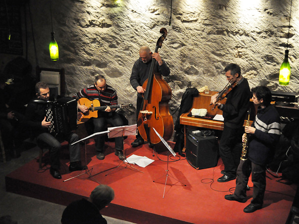 Les Manouches Tsé-Tsé rendent hommage à Django Reinhardt, Caveau du Coeur d'Or, Chexbres, samedi 22 janvier 2011.