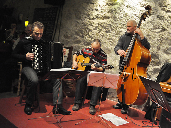 Les Manouches Tsé-Tsé rendent hommage à Django Reinhardt, Caveau du Coeur d'Or, Chexbres, samedi 22 janvier 2011.