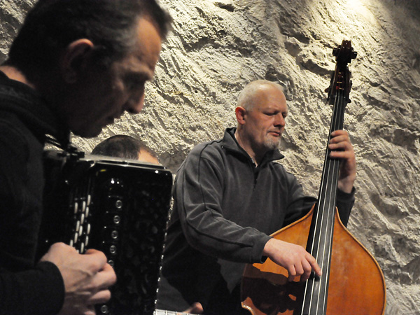 Les Manouches Tsé-Tsé rendent hommage à Django Reinhardt, Caveau du Coeur d'Or, Chexbres, samedi 22 janvier 2011.