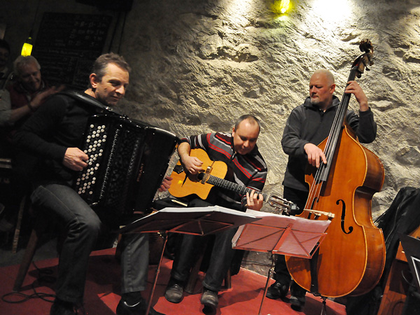 Les Manouches Tsé-Tsé rendent hommage à Django Reinhardt, Caveau du Coeur d'Or, Chexbres, samedi 22 janvier 2011.