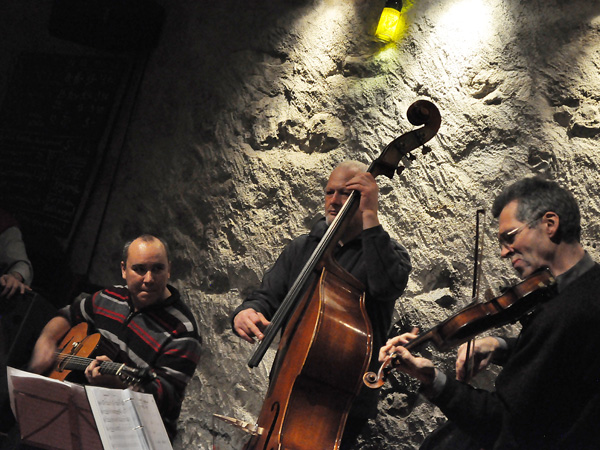 Les Manouches Tsé-Tsé rendent hommage à Django Reinhardt, Caveau du Coeur d'Or, Chexbres, samedi 22 janvier 2011.