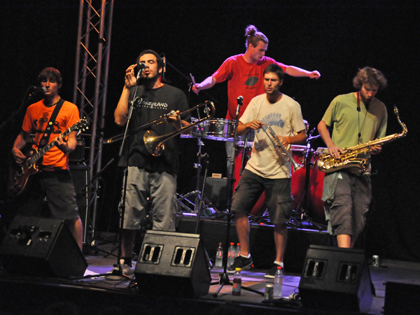 Montreux Jazz Festival 2011: Todos Destinos (ska-punk from Romont, Switzerland), July 10, Music in the Park (Parc Vernex).