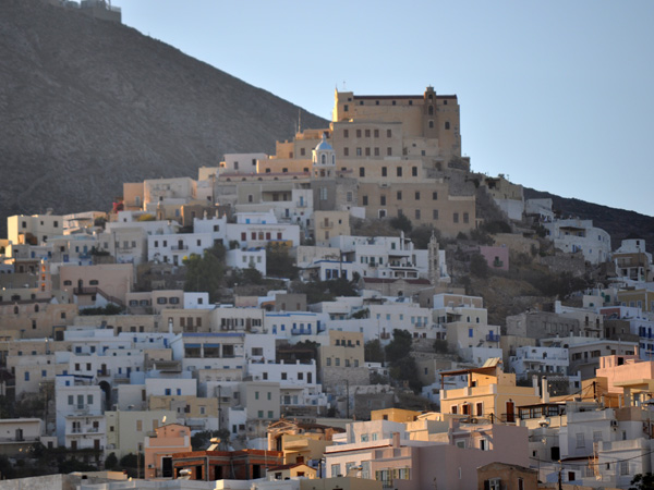 La colline d'Ano Syros, à Ermoupoli (Syros), capitale administrative des Cyclades, 2010.